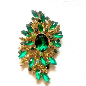Large Emerald Green Rhinestone Statement Brooch – Gold Crystal Floral Burst Pin
